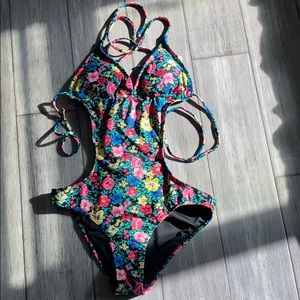 Forever21 SWIM SUIT FLOWER PRINT